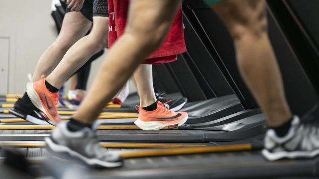 Schlagzeile „Sport senkt Sterberisiko auch bei spätem Einstieg“