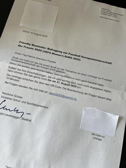 Bild eines Briefes, der zur Teilnahme an einer Umfrage auffordert.